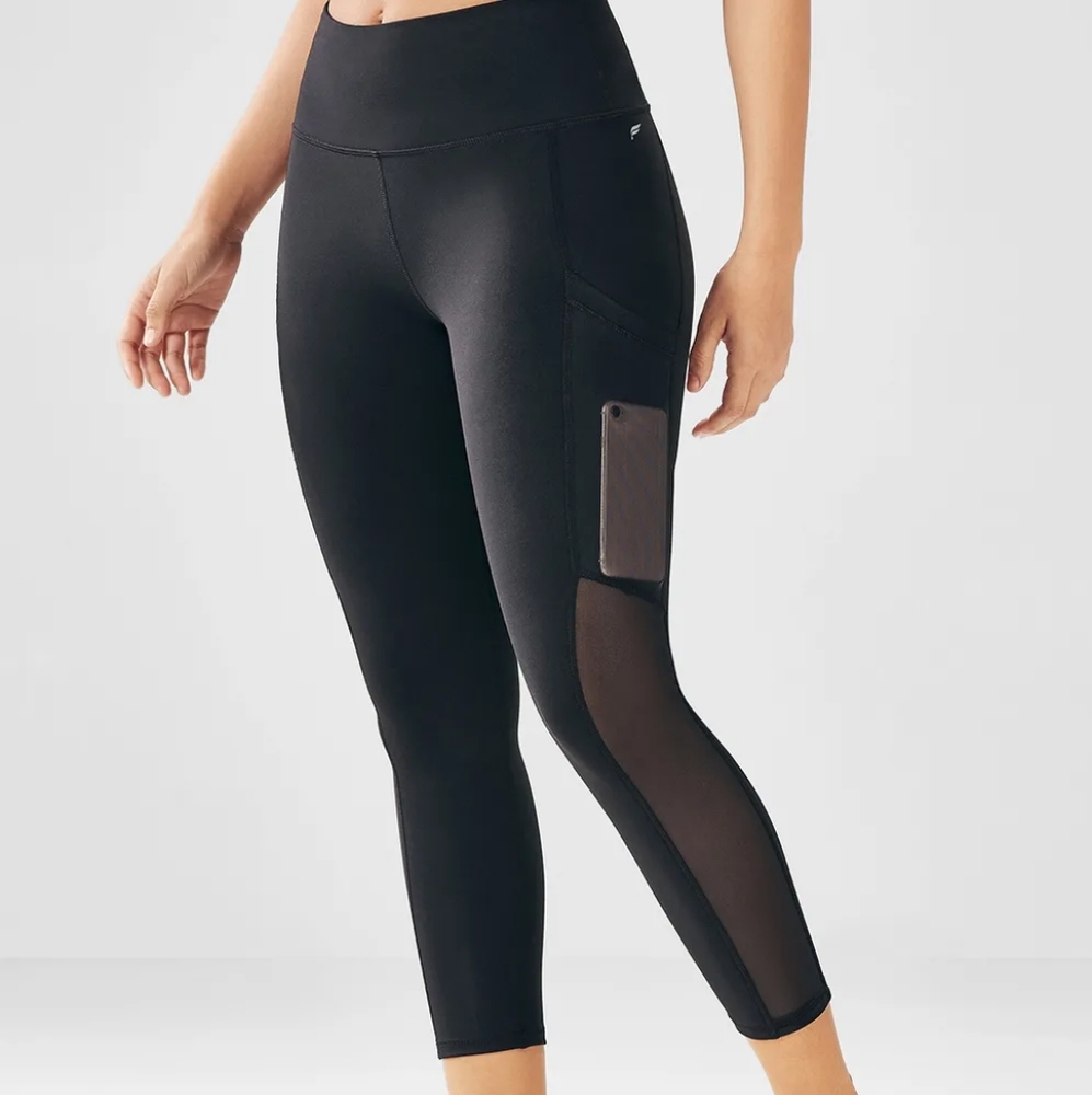Mila Pocket Capri (Fabletics Leggings)